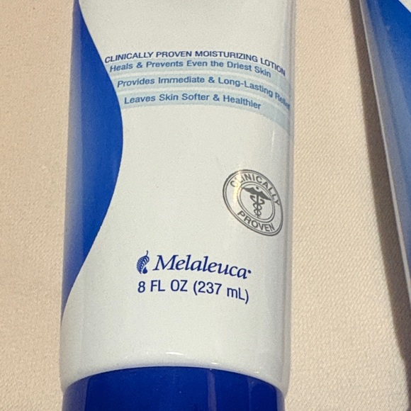 2 Renew Intensive Skin Therapy Moisturizing Lotion - Blue and White - Picture 2 of 4